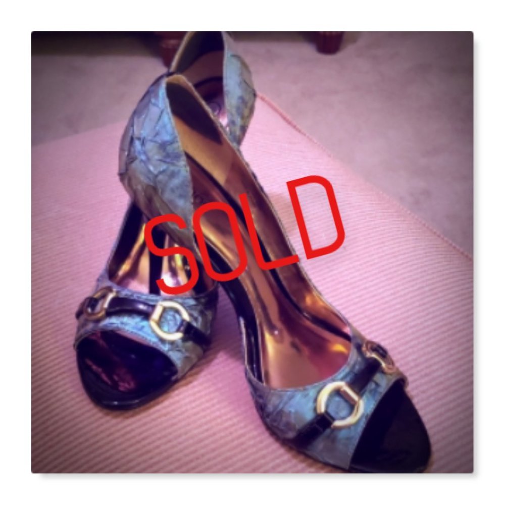 Gorgeous Carlos Santana high heel stiletto pumps 9